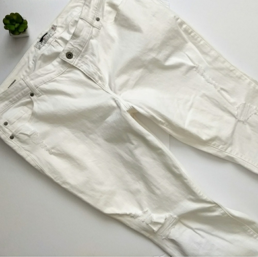 Torrid White Denim Distressed Boyfriend Jeans Size 22 - Picture 2 of 8